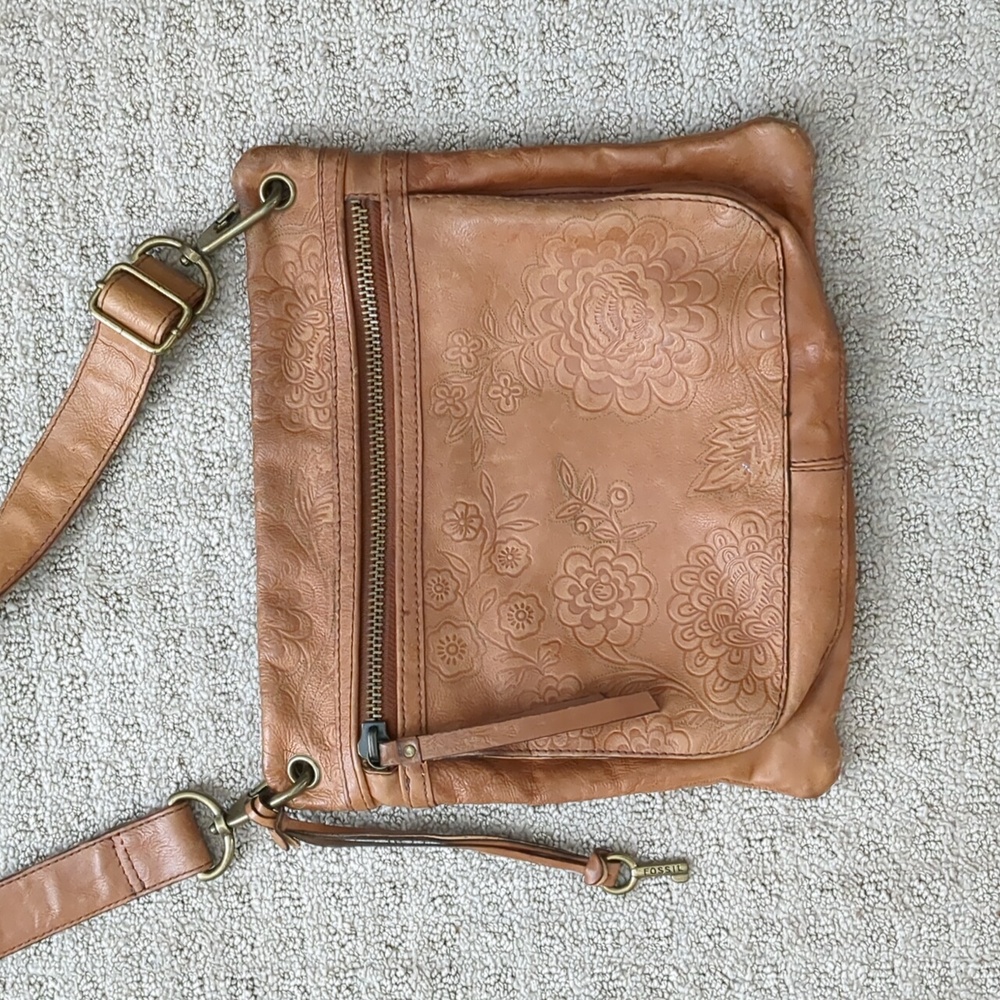 Leather Fossil cross body purse
